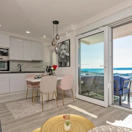 Apartman Awesome In With Kitchen Makarska