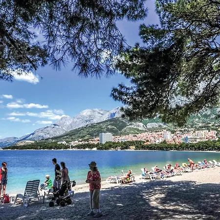 2 Bedroom Cozy In Makarska