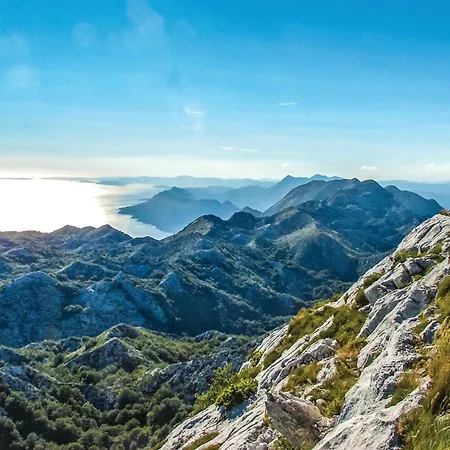 2 Bedroom Cozy In Appartement