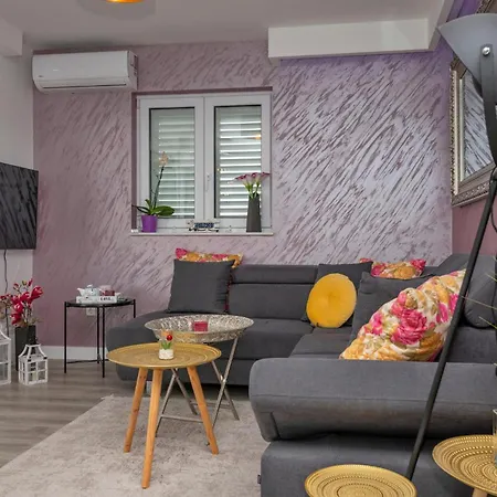 Awesome In With Kitchen Apartman