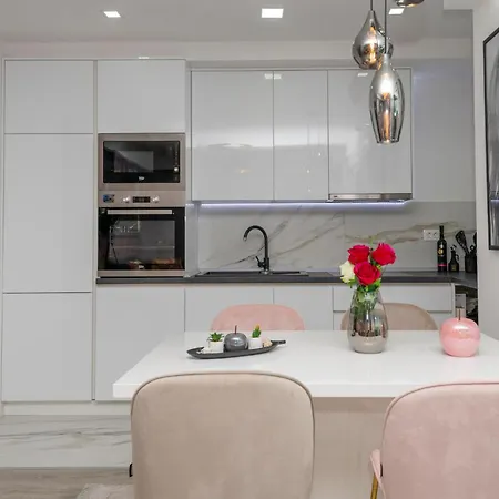 Awesome In With Kitchen Apartman