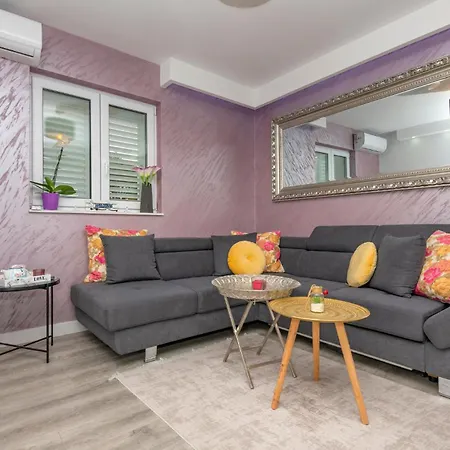 Awesome In With Kitchen Apartman Makarska